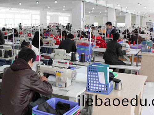 防(fang)靜(jing)電服(fu)生産車間(jian)